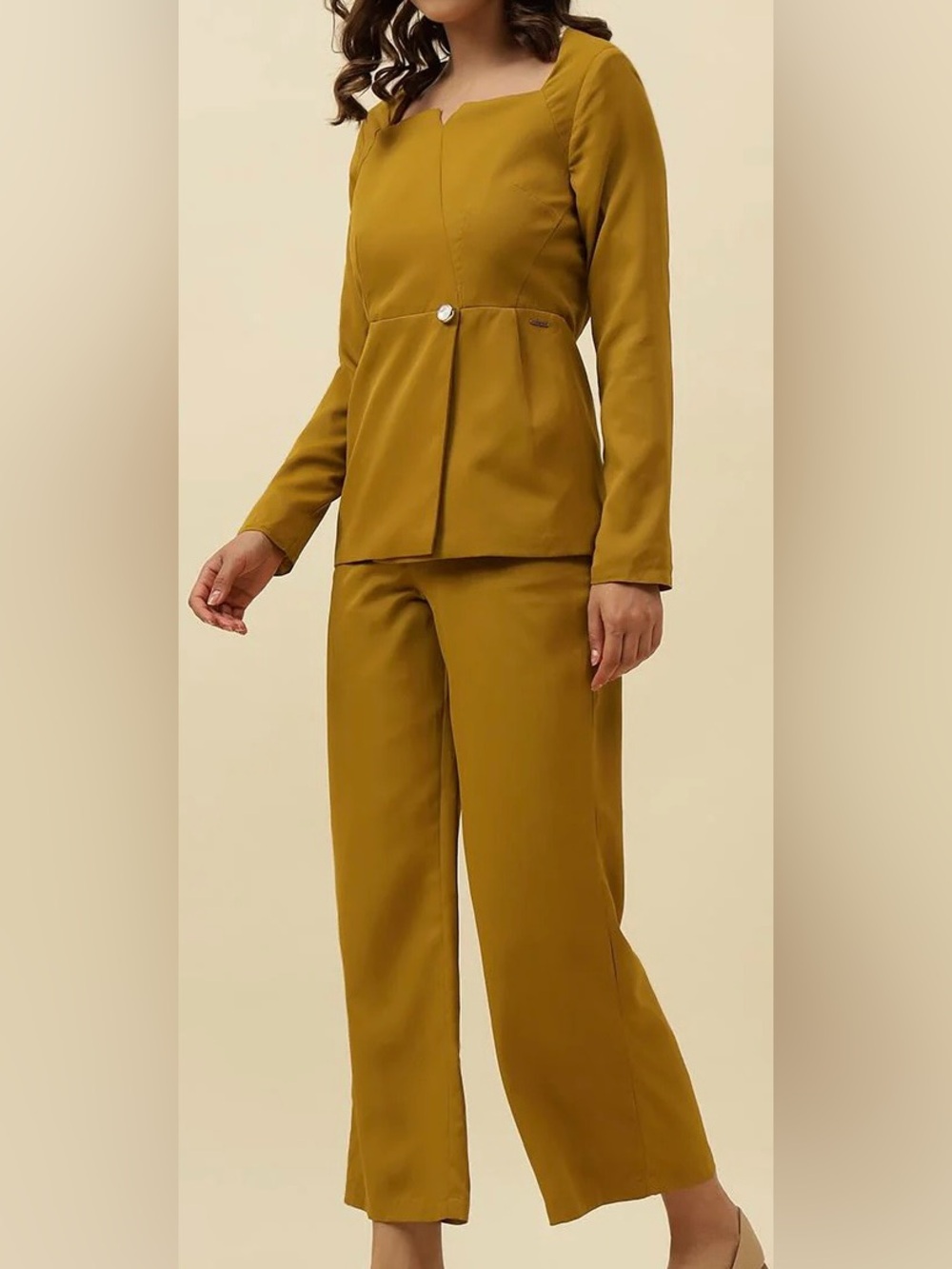 Beatnik.in women’s medium size med mustard. Suit top and pants.